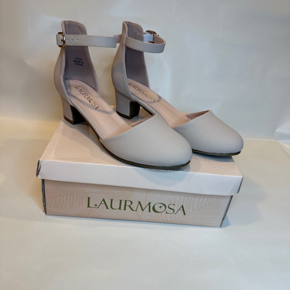 Gently Used Nude Chunky Heel Pumps – Size 2